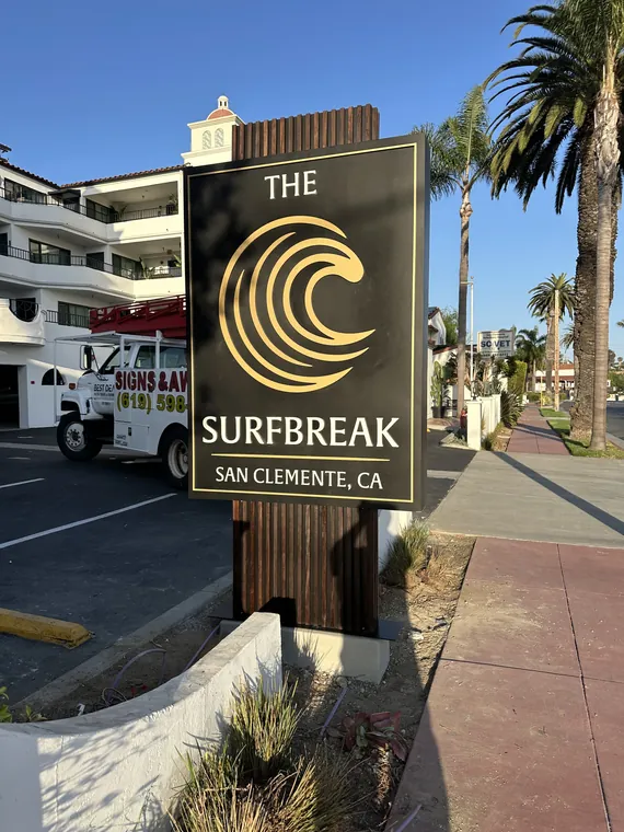 The Surfbreak hotel monument sign