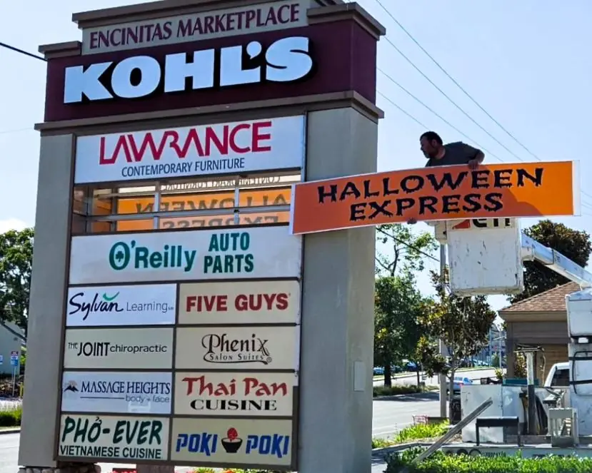 Encinitas Marketplace pylon sign with Kohls and tenant panels